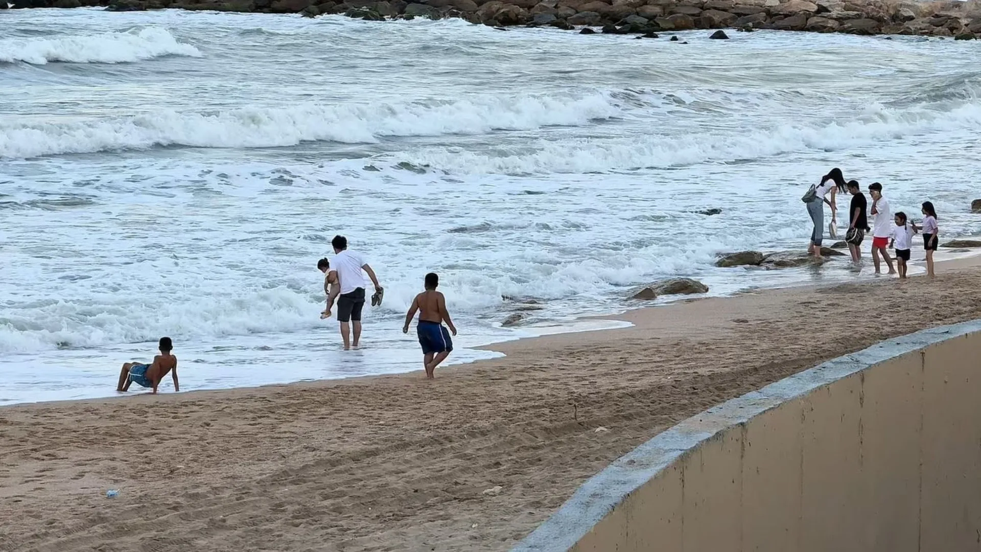 Karaburun’da kaybolan şahsı arama çalışmaları sürüyor