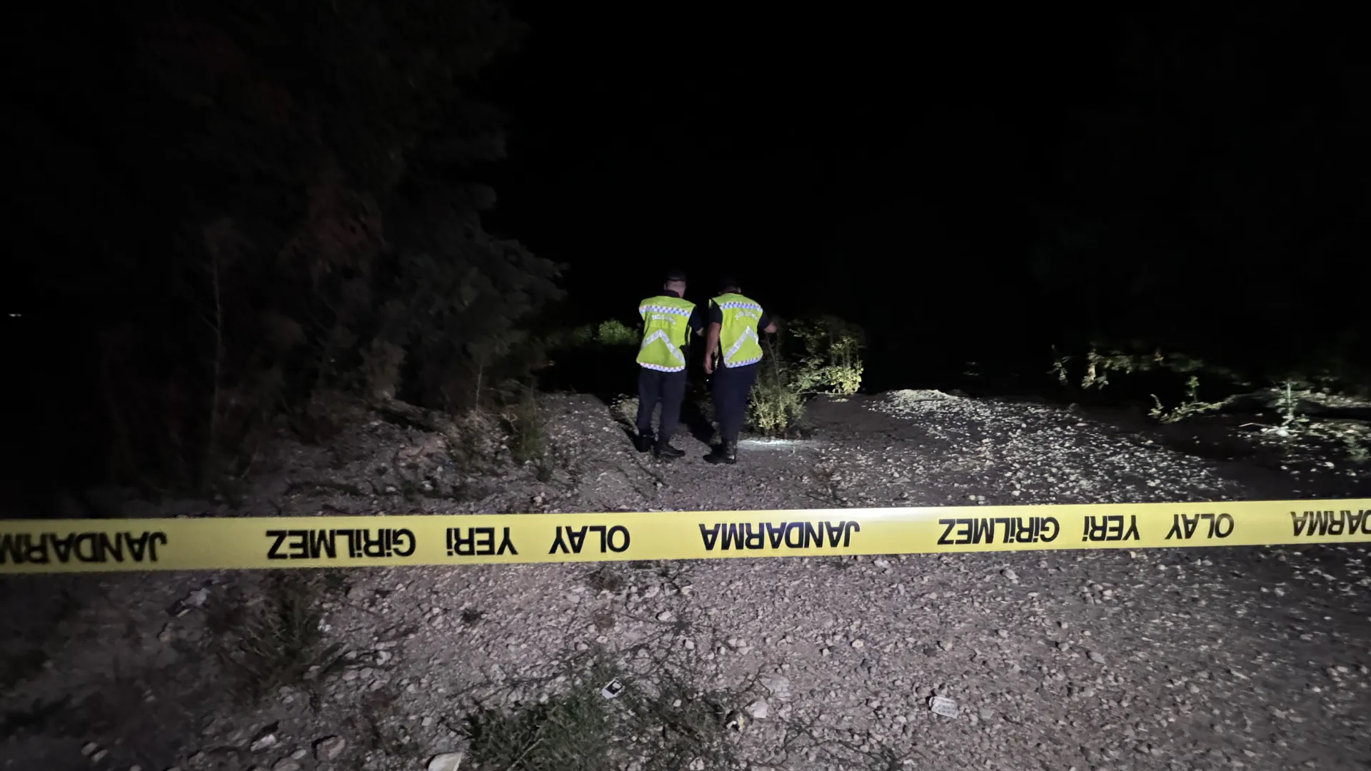 Bolu Dağı'nda park halindeyken hareket ederek uçuruma yuvarlanan kamyonetin sürücüsü yaralandı