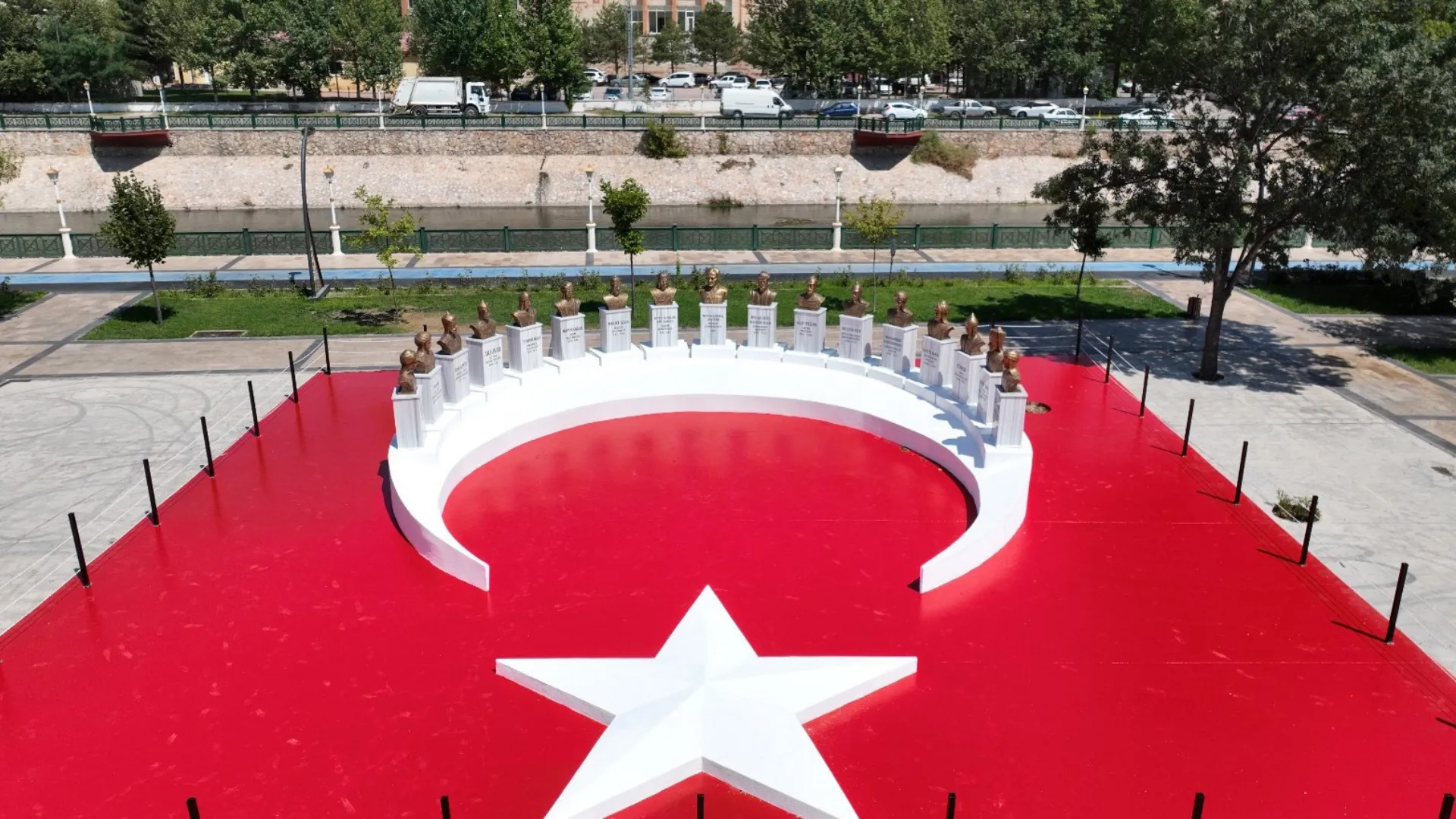 Tokat’ta Türk Devletleri ve Türk Büyükleri Anıtı açıldı