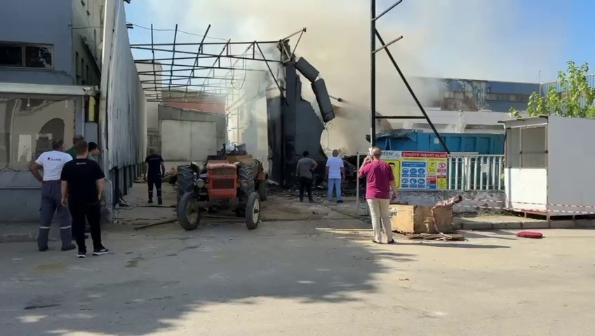 Bir kıvılcım yıkımı süren fabrikayı küle çevirdi