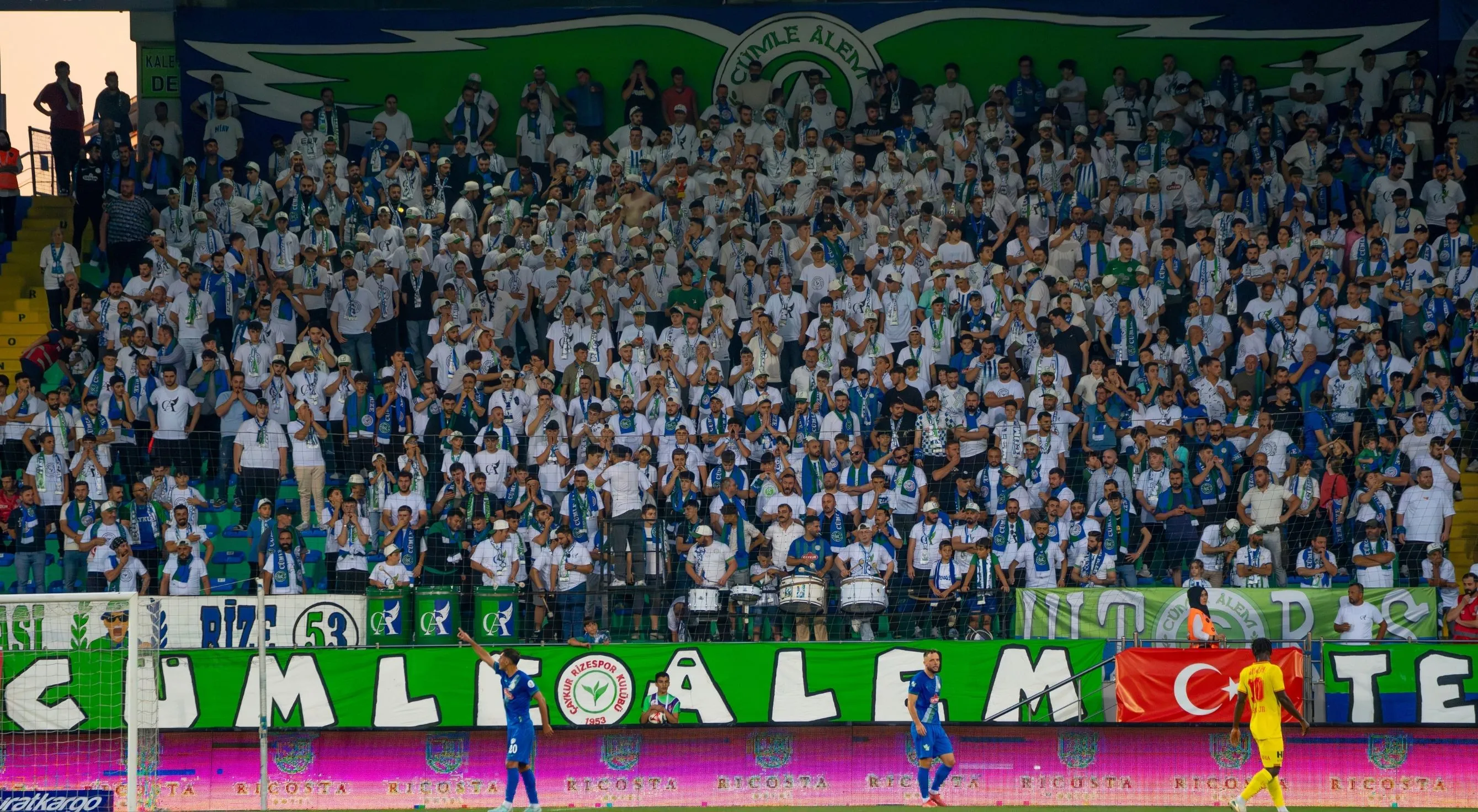 Cümle Alem'den açıklama: Rizespor’un üzerine kara bulut gibi çökmektedir