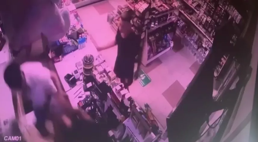 Akaryakıt istasyonunda yumruklu, bıçaklı kavga: 4 yaralı