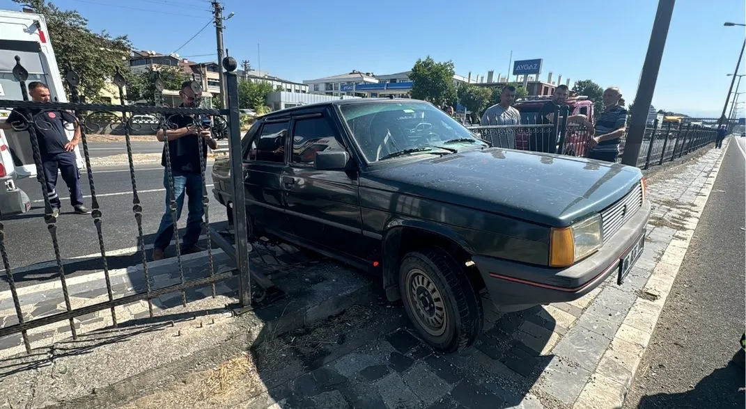 Otomobille silobas dorse takılı tırın çarpıştığı kazada 7 kişi yaralandı