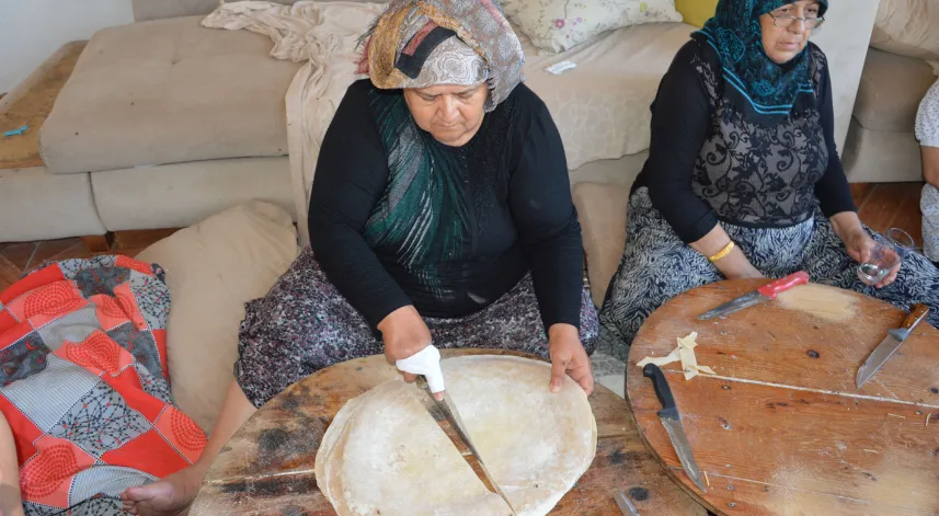 Samsun’da kadınlar kışlık erişte ve çorbalık hazırladı