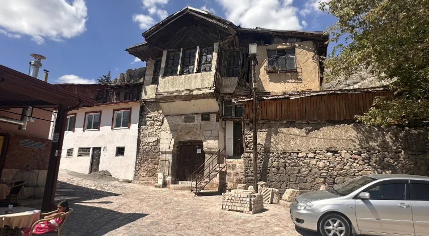 Tokat'ta 6 asırlık Hisariye Medresesi ev olarak kullanılıyor