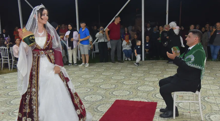 Giresunlu çift düğün hayallerini 17 yıl sonra gerçekleştirdi