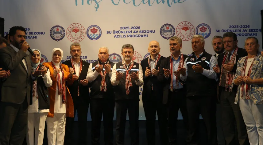 Bakan Yumaklı, denize açılan balıkçıları uğurladı