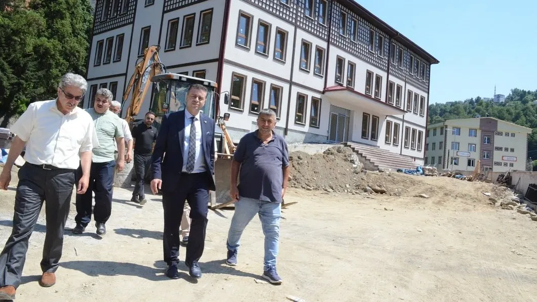 Rize’de Okul ve Yurt Yatırımları Hız Kesmiyor