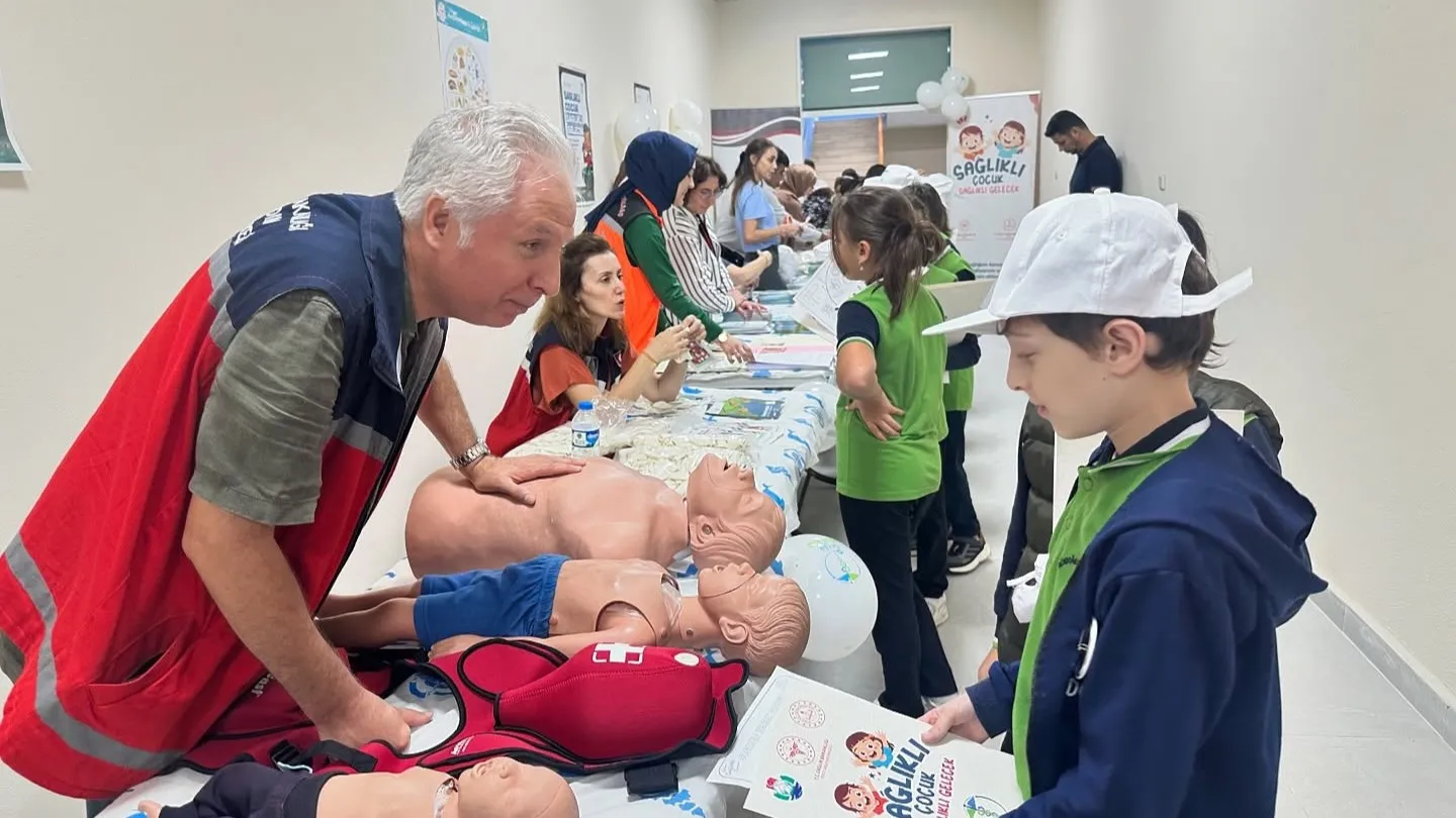 Rize İl Sağlık Müdürlüğü'nden Sağlıklı Çocuk, Sağlıklı Gelecek Etkinliği