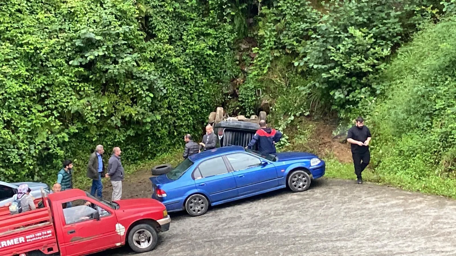 Rize’de freni patlayan otomobil takla attı: 3 yaralı
