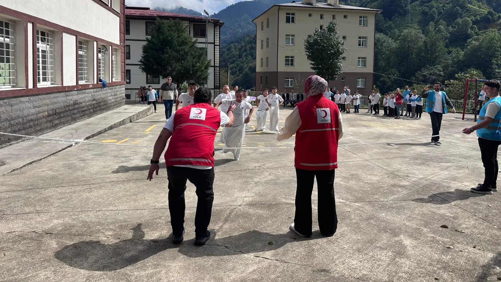 Kızılay'dan Öğrencilere Kırtasiye Desteği