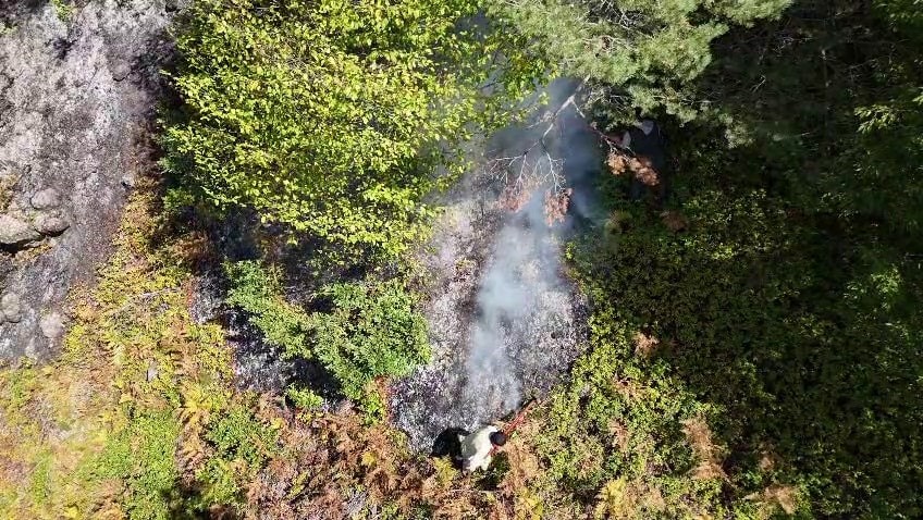 Orman yangınının 2’nci gününde de soğutma çalışmaları sürüyor