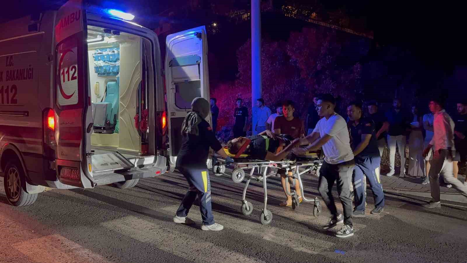 İki motosikletin çarpıştığı kazada 3 çocuk yaralandı