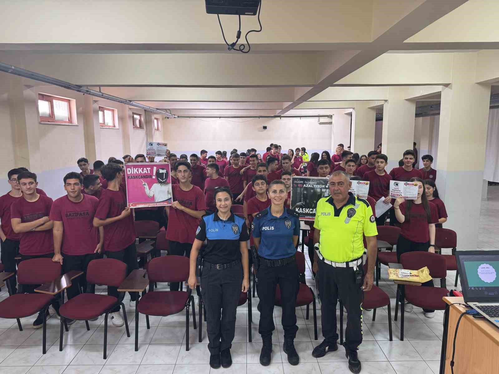 Gazipaşa’da öğrencilere motosiklet ve ekipmanlarının kullanımı hakkında bilgiler verildi