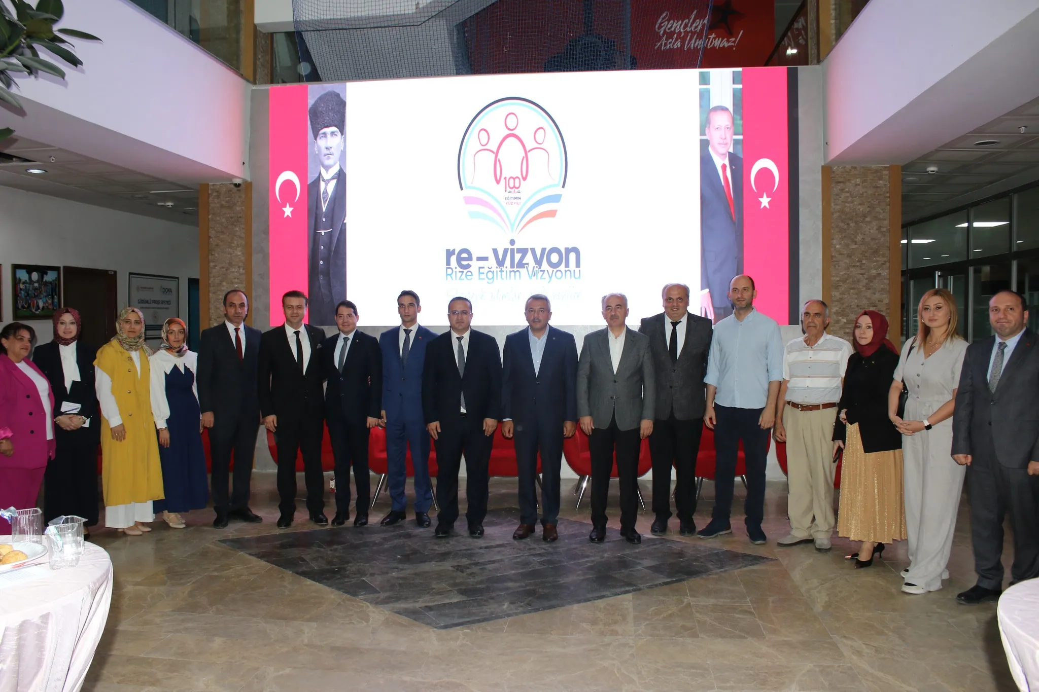 Rize’de “RE-VİZYON Eğitim Stratejisi” Tanıtım Programı Düzenlendi
