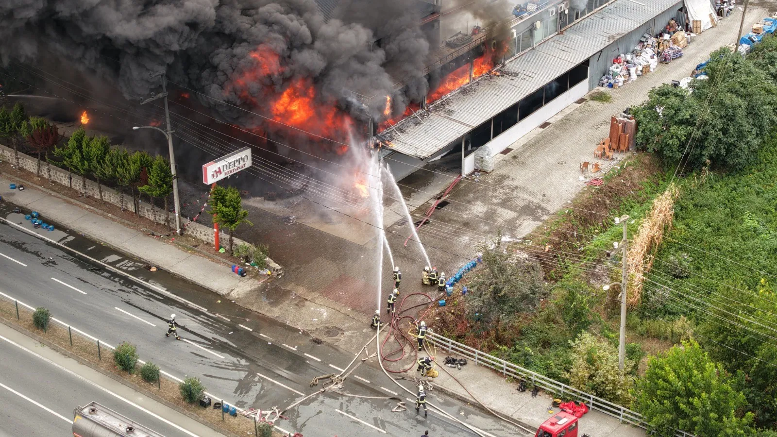 Trabzon’daki AVM yangını 15 saat sonra söndürüldü