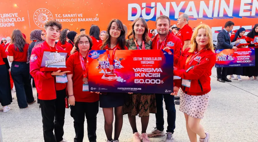 Karabük'te lise öğrencilerinden TEKNOFEST 2025'te Türkiye ikinciliği