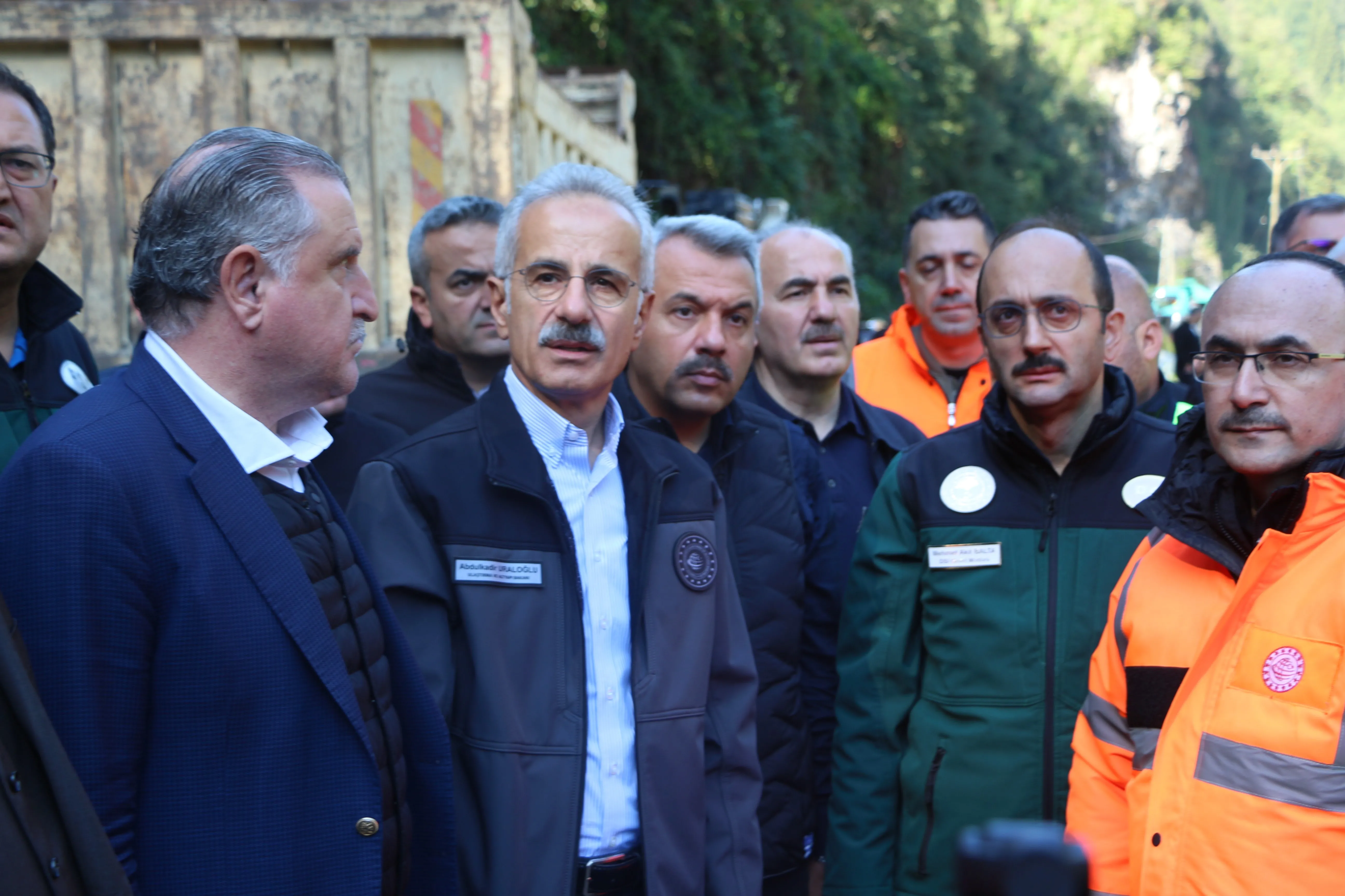 Bakanlar Abdulkadir Uraloğlu ve Osman Aşkın Bak Ayder Yaylası yolunda incelemelerde bulundu