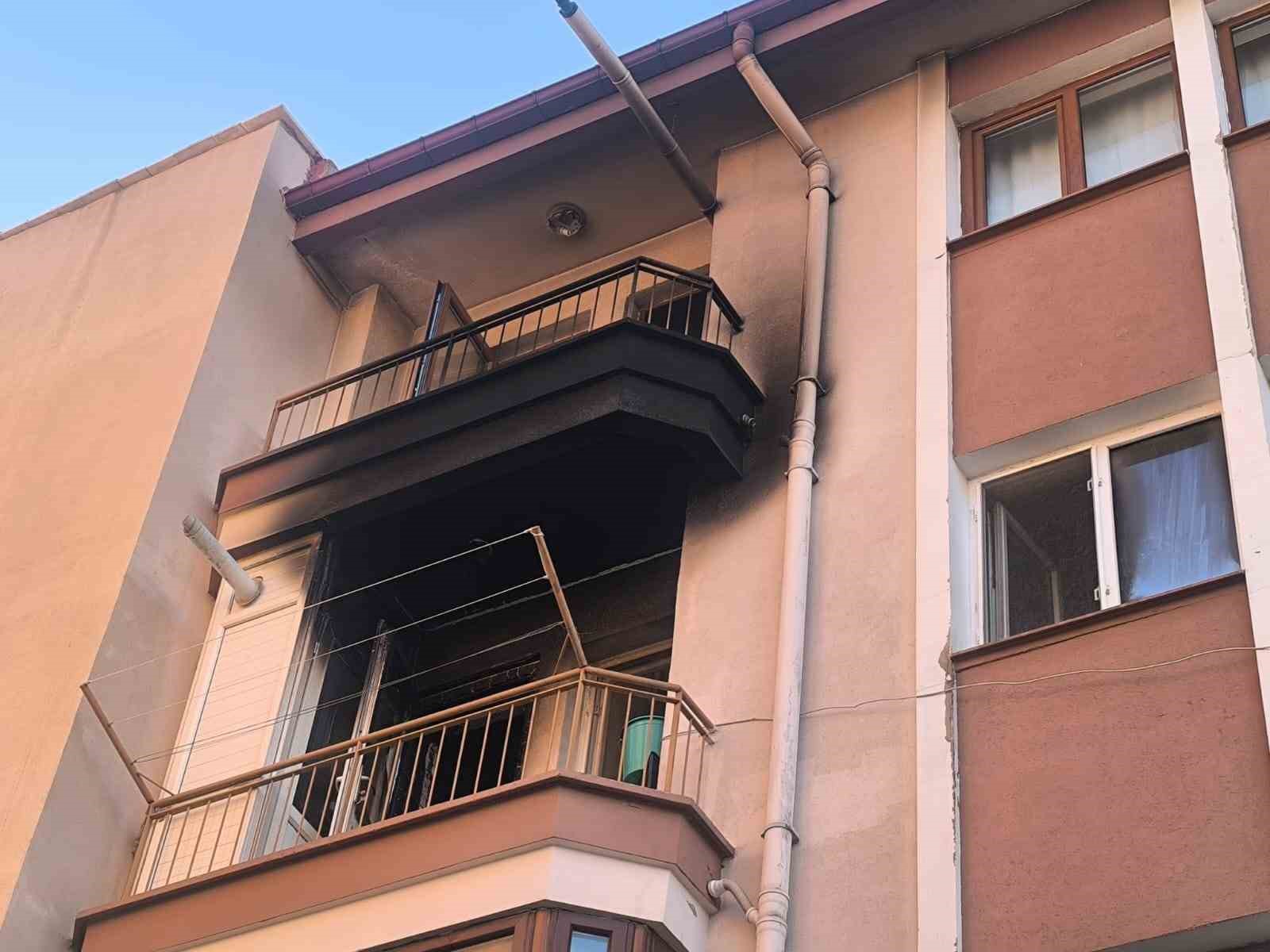 Yangında balkondan atlayan yaşlı adam hayatını kaybetti