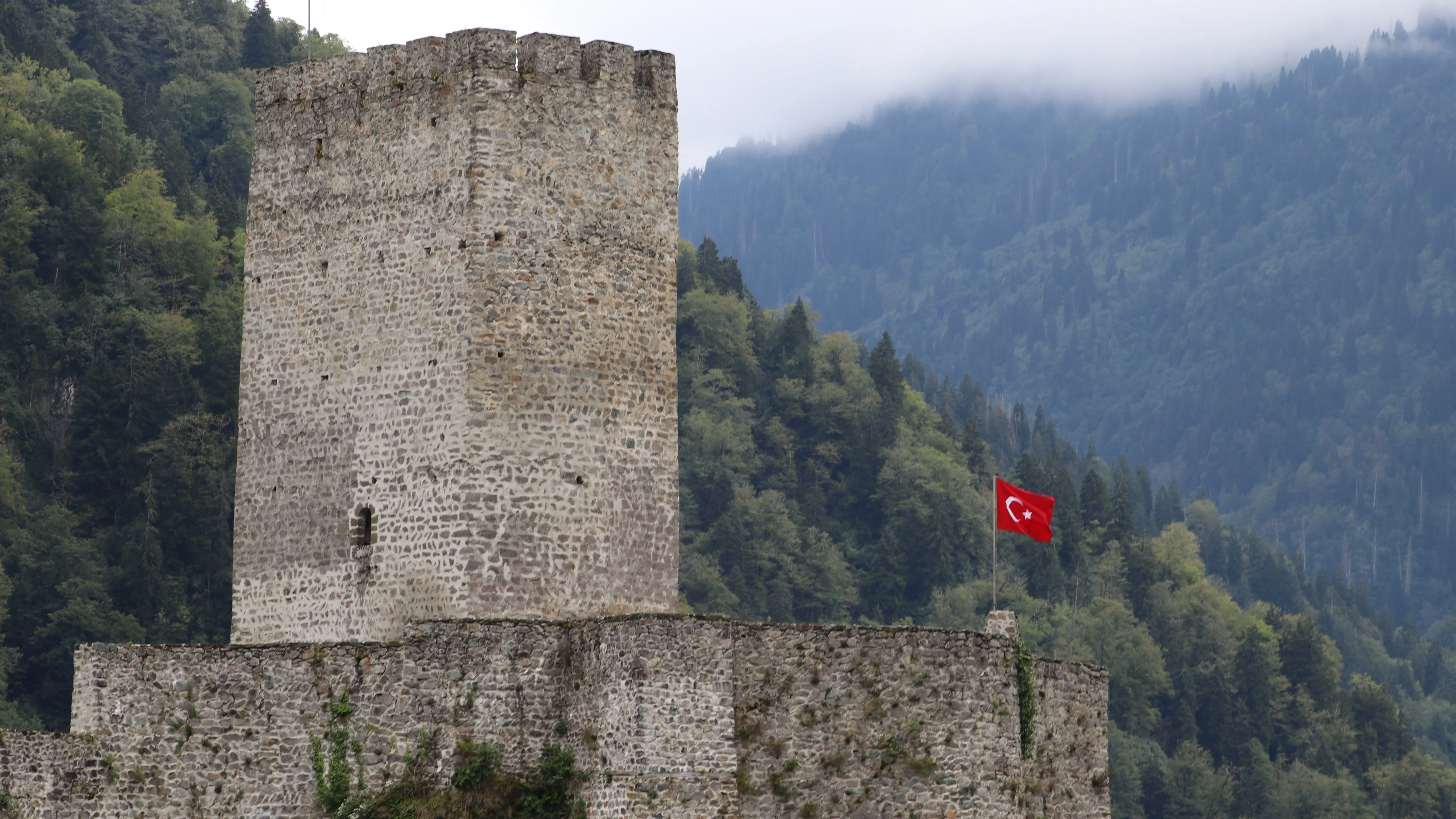 Rize'de doğaseverlerin rotasındaki Zil Kale 8 ayda 140 bin ziyaretçi ağırladı