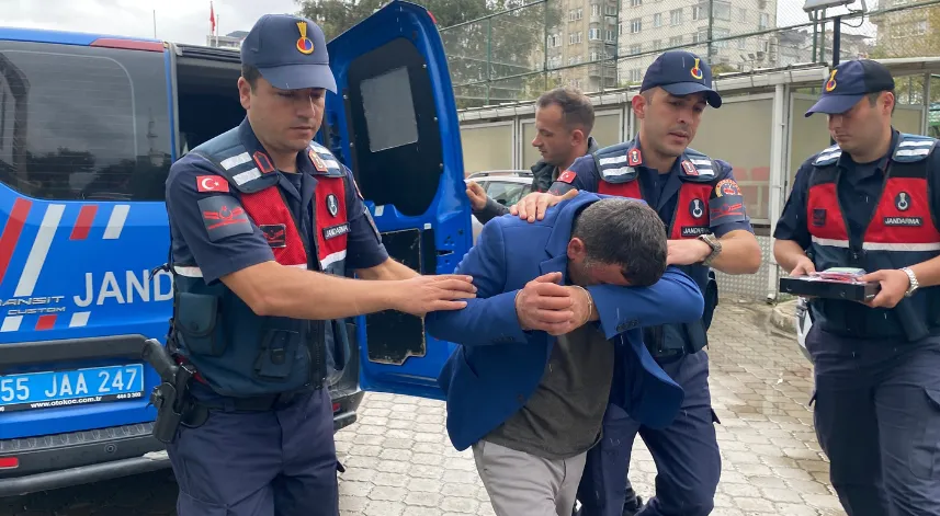 Eşini porselen bardakla başına vurarak öldürdü