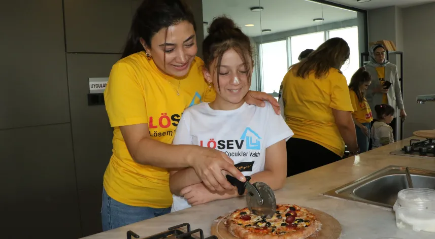 Lösemili çocuklar pizza yaptı