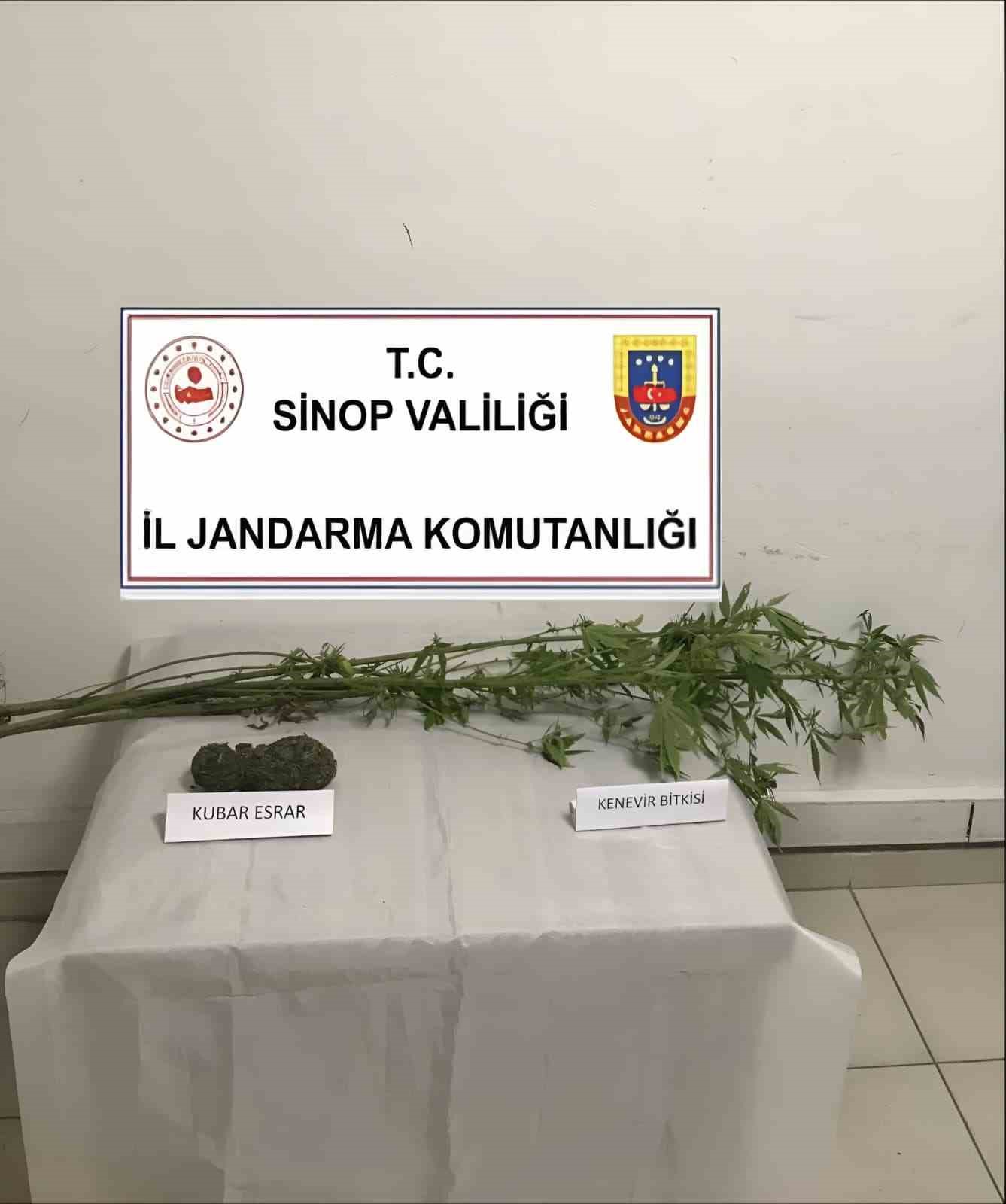 Sinop’ta kenevir ve kubar esrar ele geçirildi