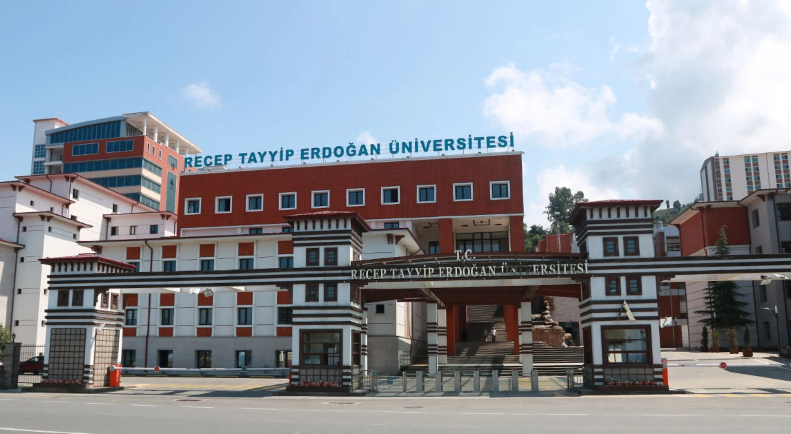 RTEÜ’de 18 akademisyen için başvuru süreci başladı