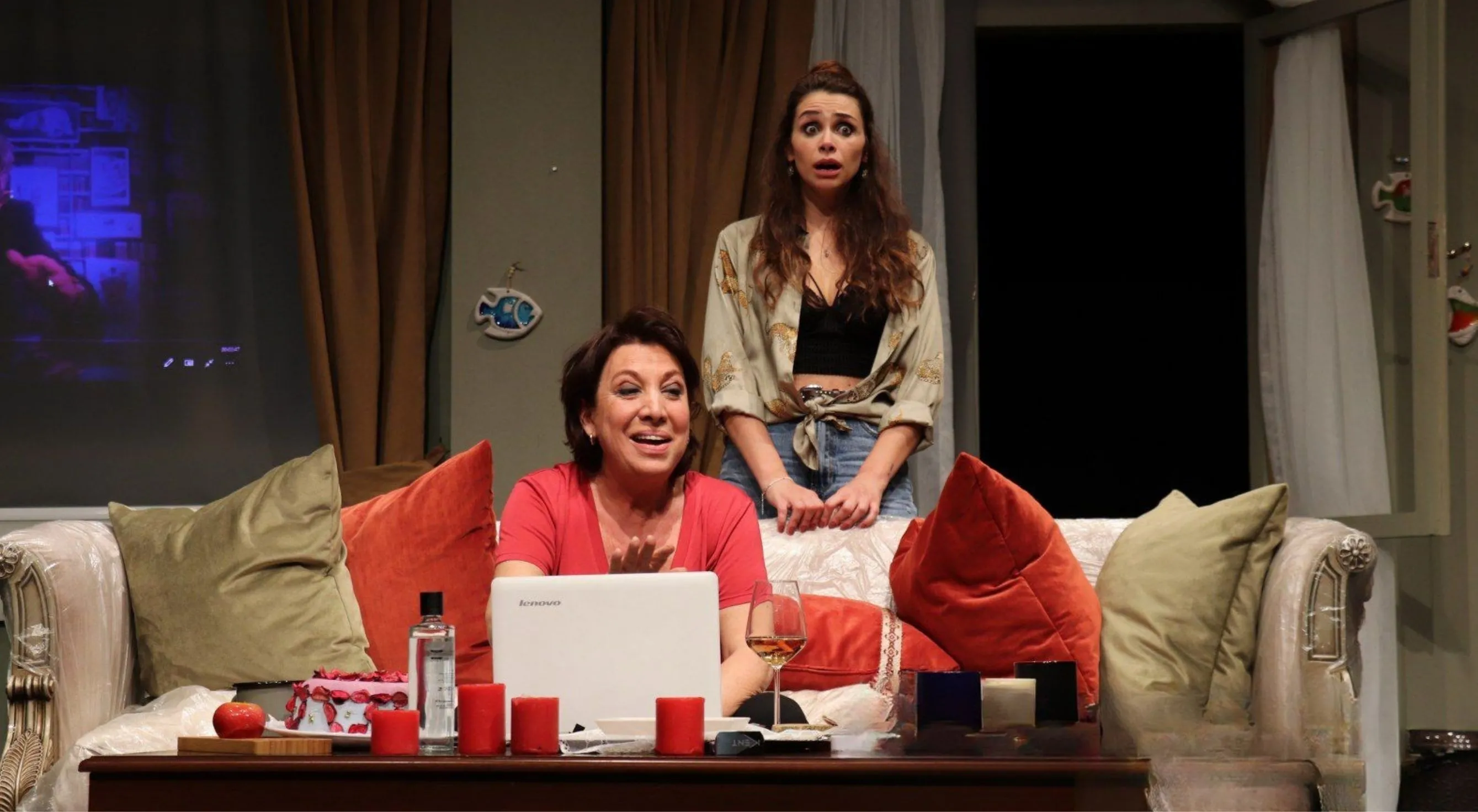 Plastik Aşklar oyunu Fındıklı'da izleyicilerle buluşacak