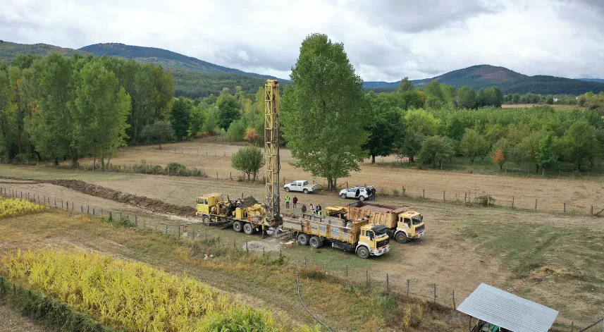 Suya kavuşan köy sakinleri 