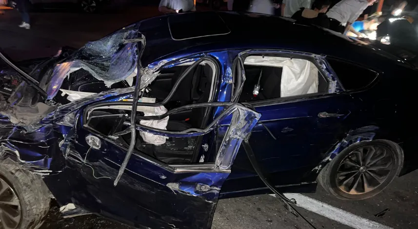 Otomobil, TIR’a arkadan çarptı: 1’i ağır, 5 yaralı