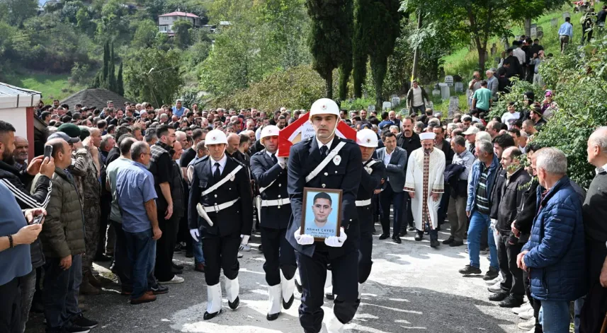 Trabzon’da uçuruma düşen polis memuru toprağa verildi