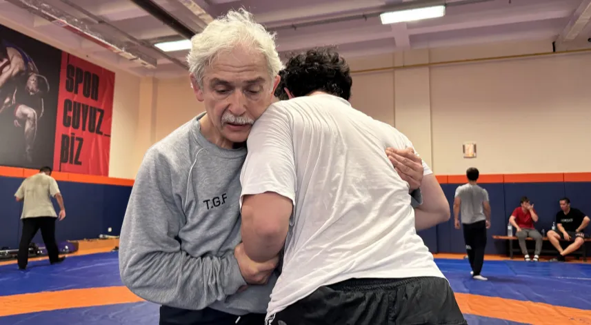 Dünya 3.'sü 55 yaşındaki veteran güreşçi, gözünü altın madalyaya dikti