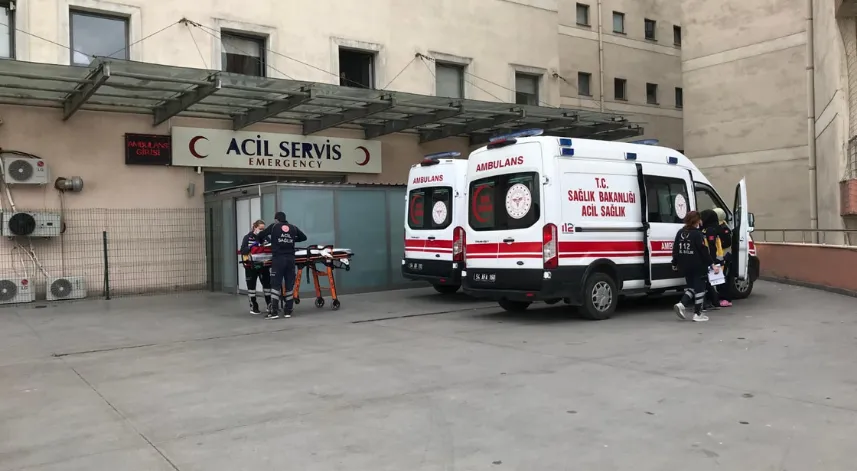 Genç kadın evinin camından düşerek ağır yaralandı