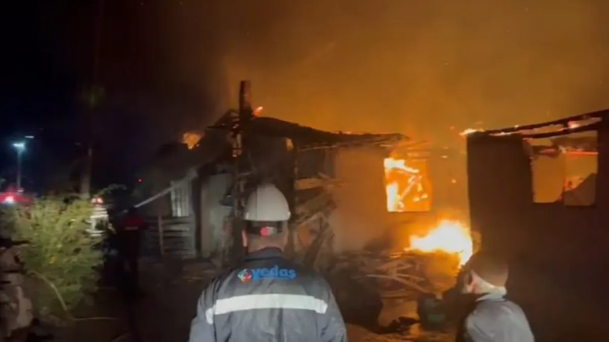 Çorum'da 3 ev yandı