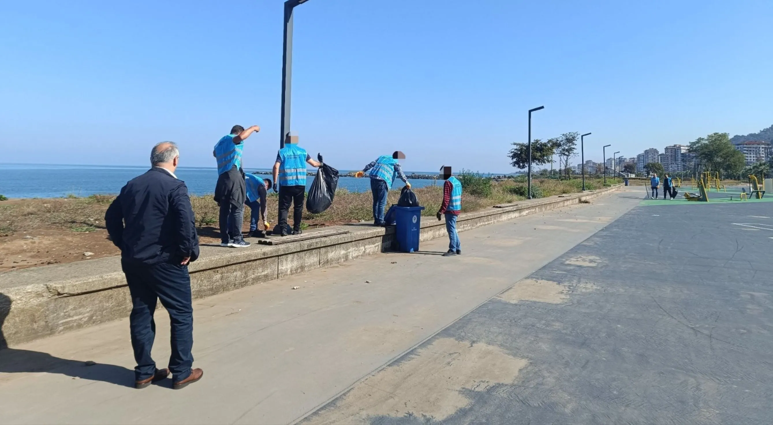 Yükümlüler, Rize sahilinde çevre temizliği yaptı