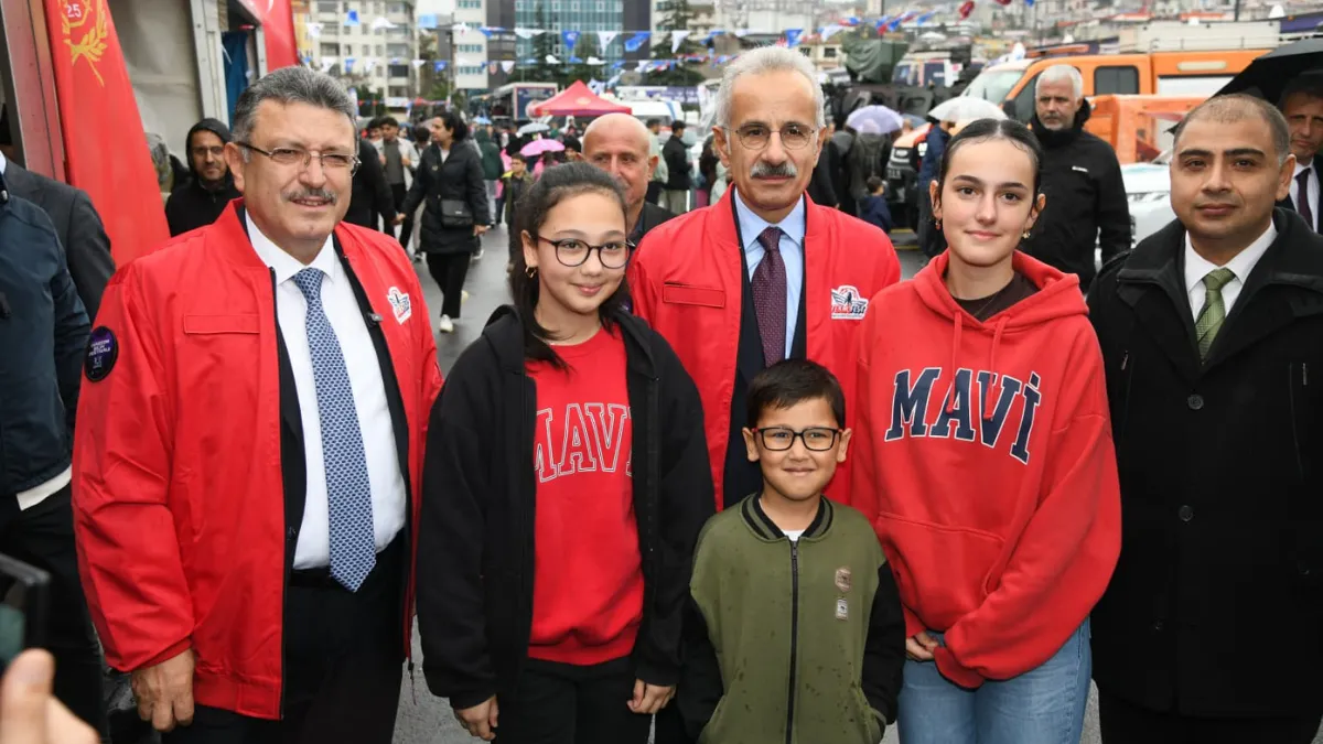 Bakan Uraloğlu ‘Bilim Festivali’ni ziyaret etti