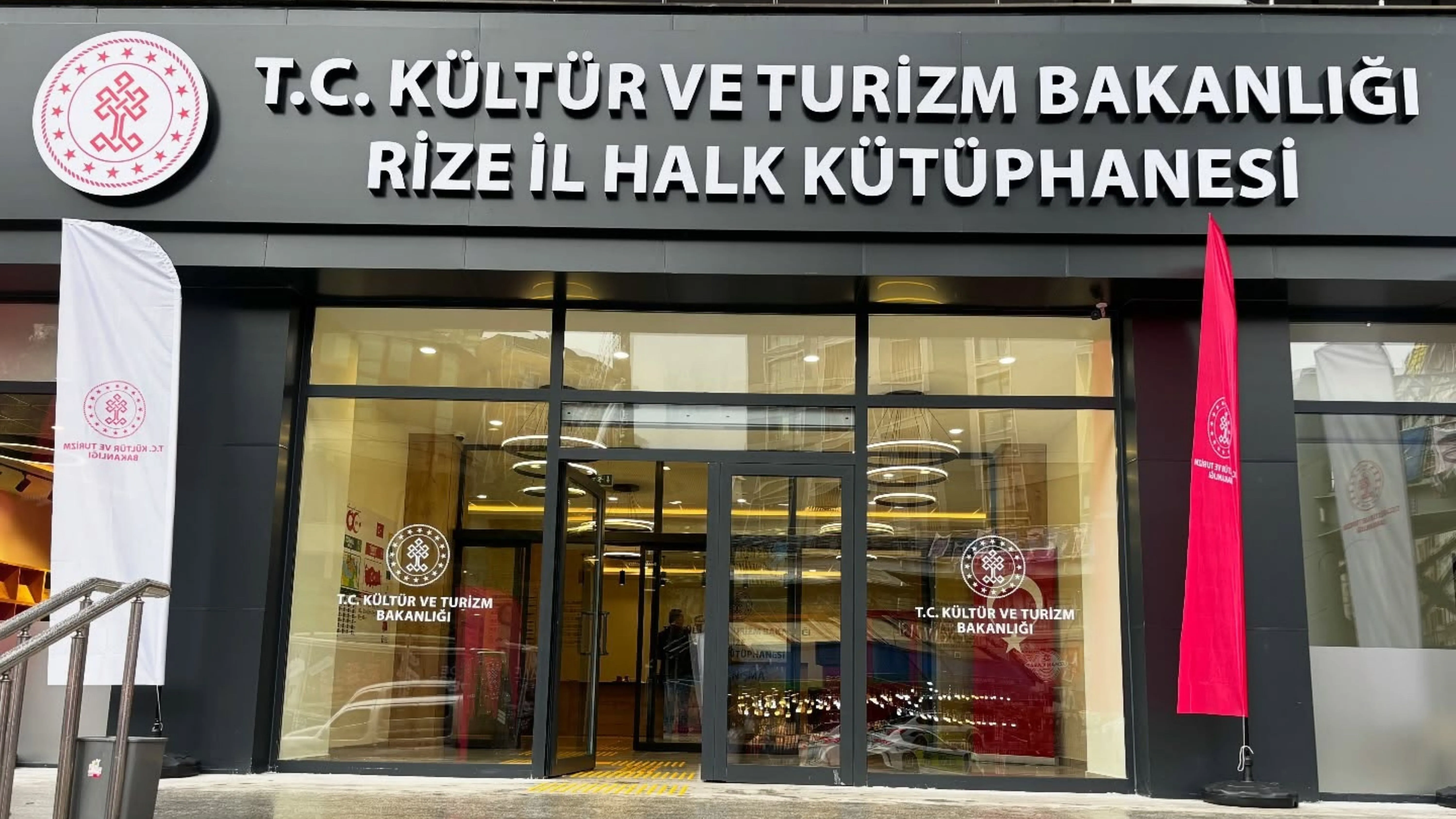 Rize İl Halk Kütüphanesi yeni yerinde hizmete açıldı