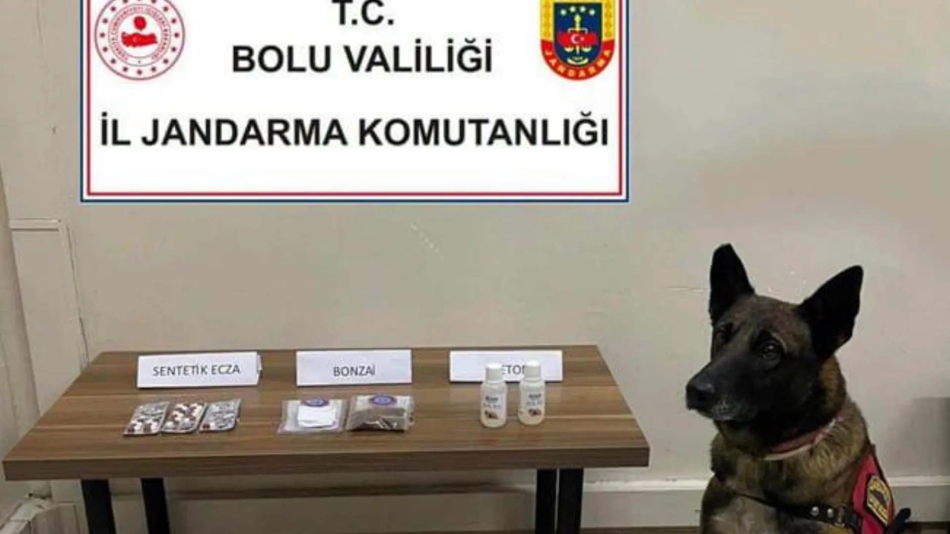 Araçlarda uyuşturucu ele geçirildi; 7 gözaltı