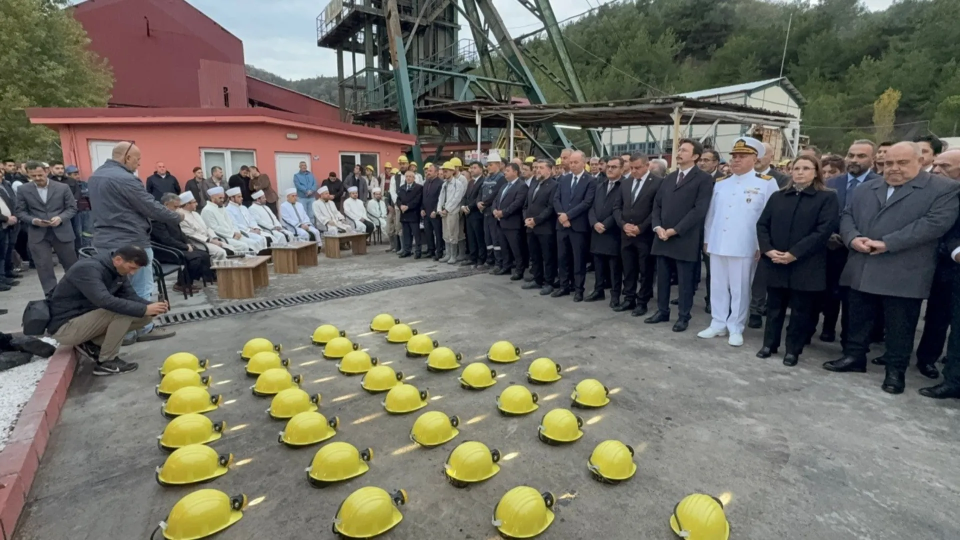 Maden faciasında ölen 43 işçi anıldı