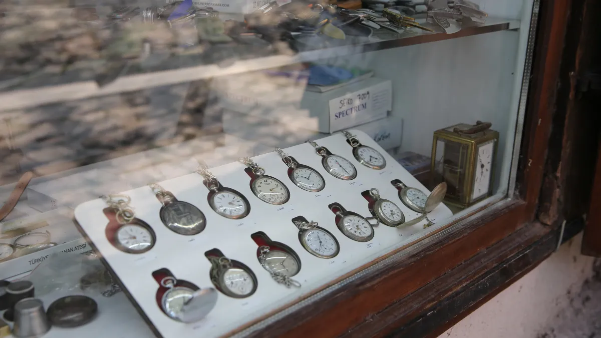 Karabüklü saat tamircisi yarım asırdır saatleri ayarlıyor