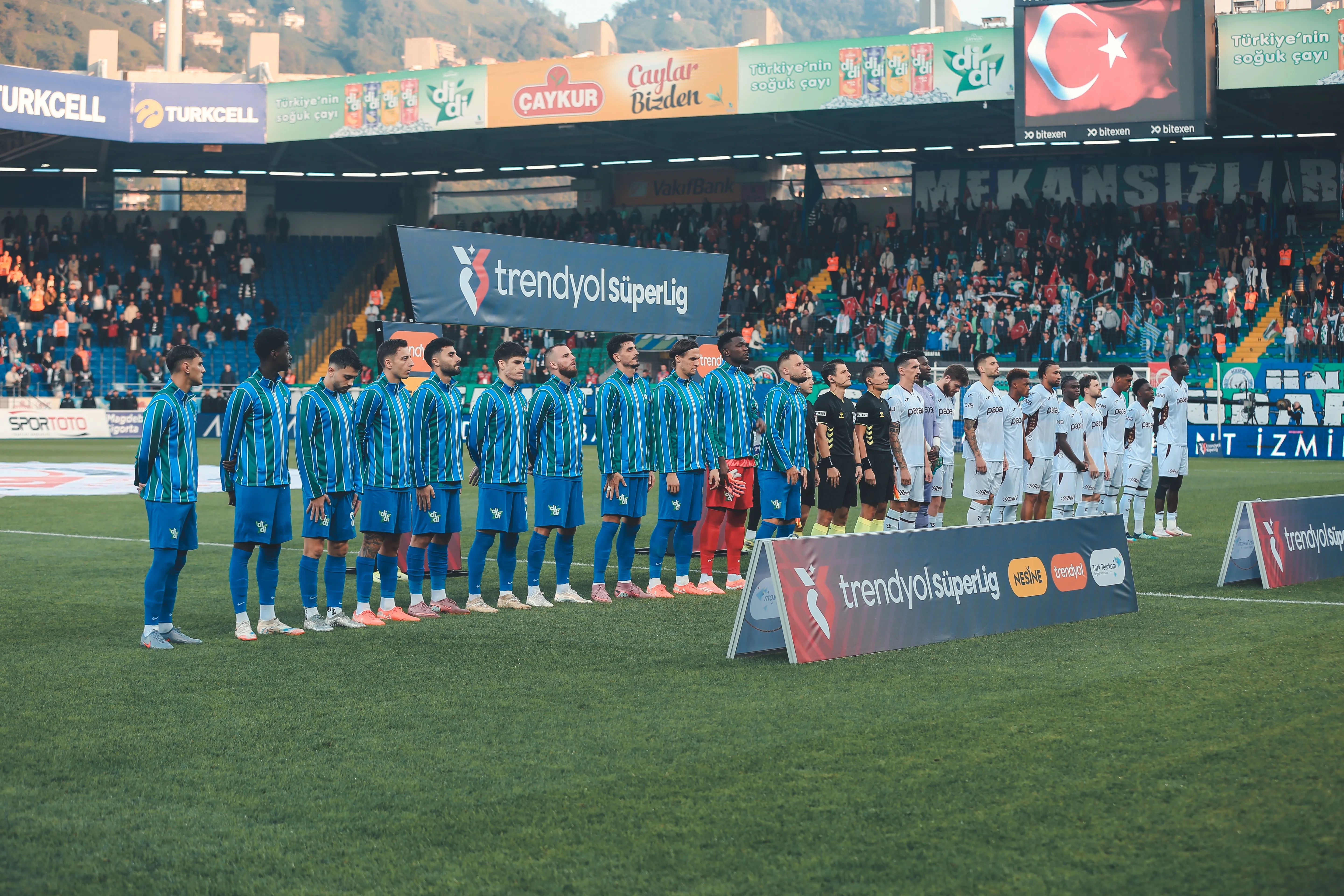 Trendyol Süper Lig: Çaykur Rizespor: 1 - Trabzonspor: 2 (İlk yarı)