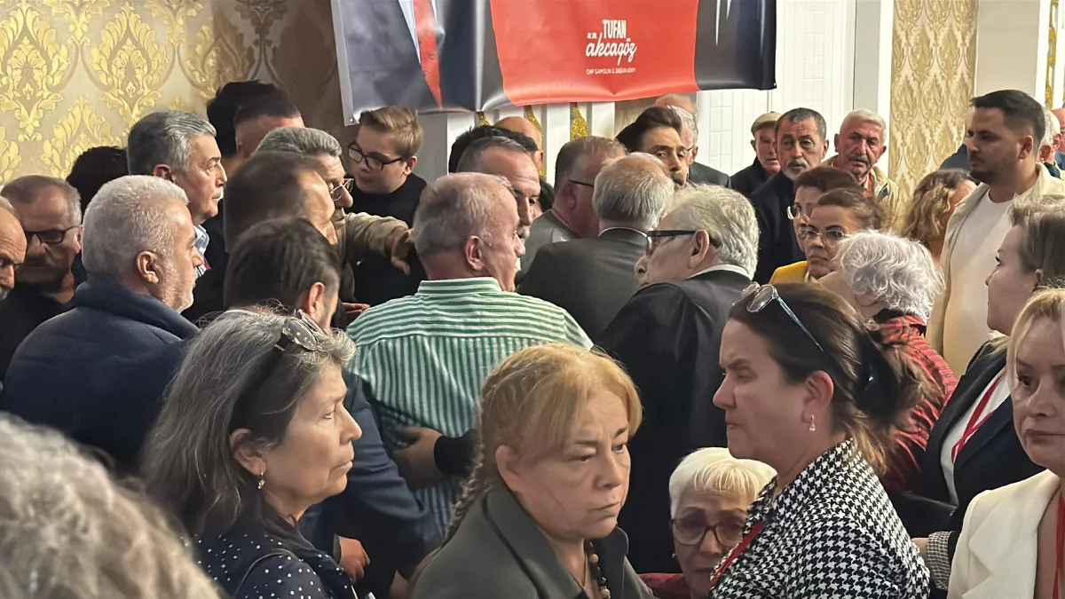 CHP Samsun İl Kongresi'nde arbede; Mehmet Özdağ yeniden il başkanı