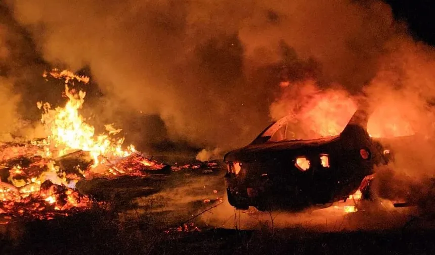 Çorum'da otomobilde çıkan ve atık malzemelere sıçrayarak büyüyen yangın söndürüldü