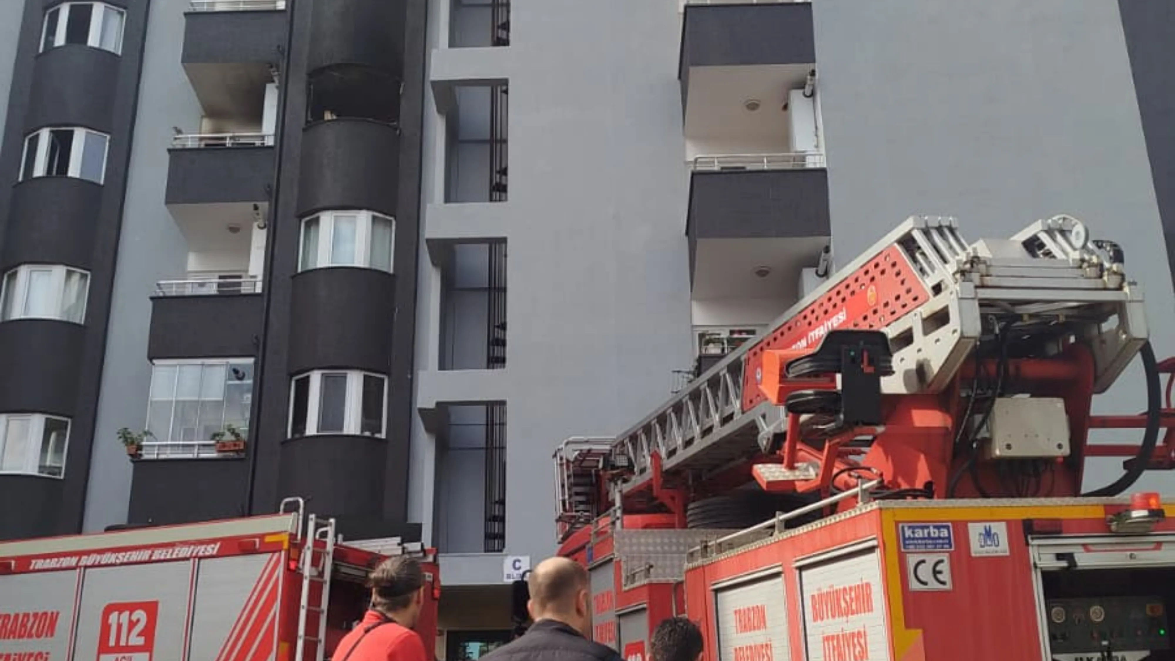 Trabzon'da evinde çıkan yangını söndürmek isterken yaralandı