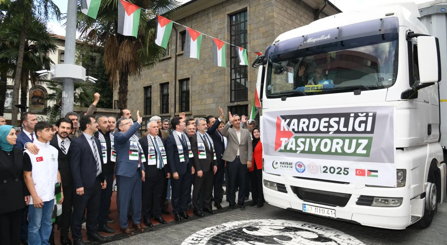 Kardeşlik tırları Trabzon’dan Gazze’ye dualarla yola çıktı