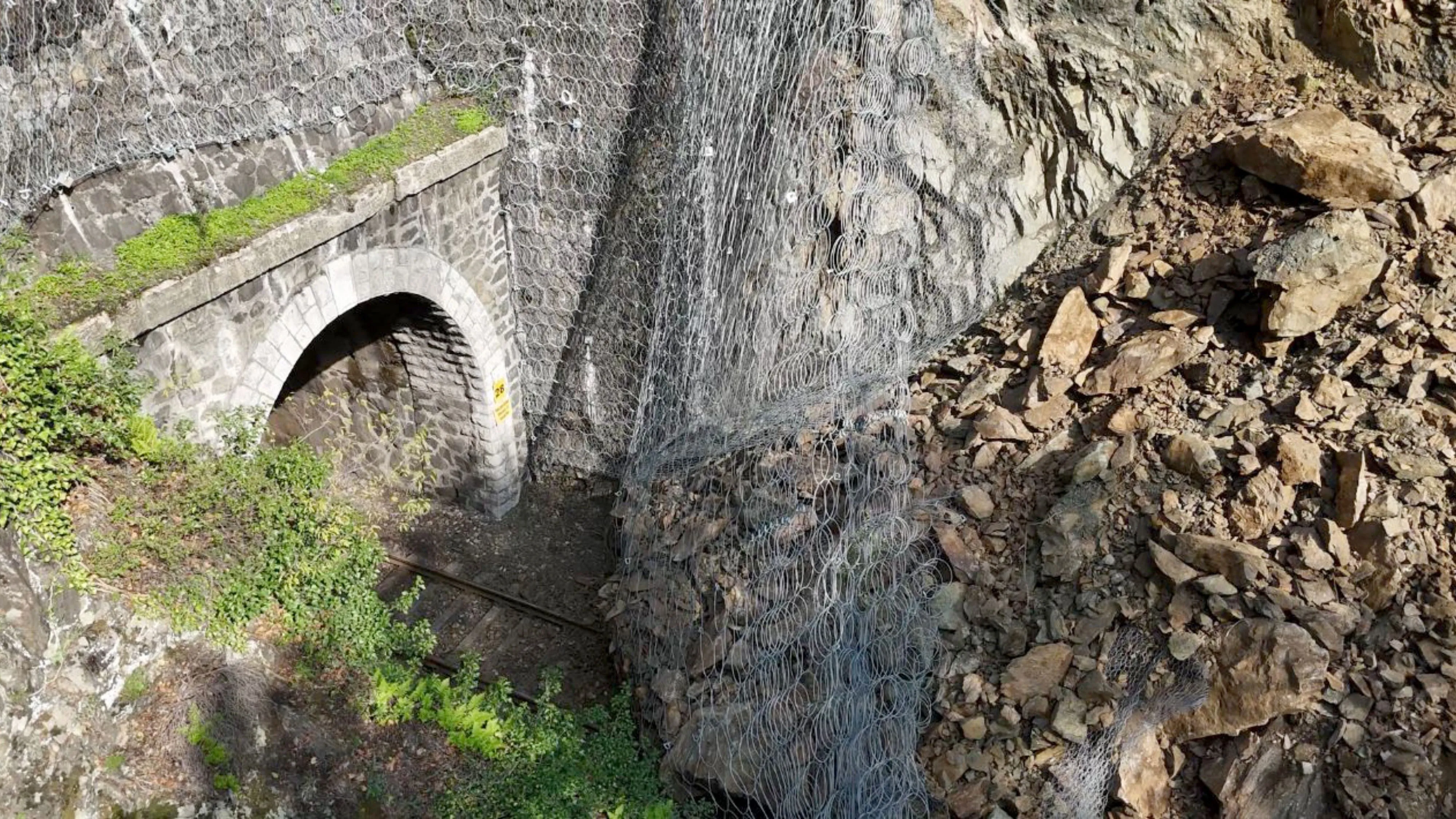 Karabük-zonguldak Demir Yolu Hattı Heyelan Nedeniyle Ulaşıma Kapandı