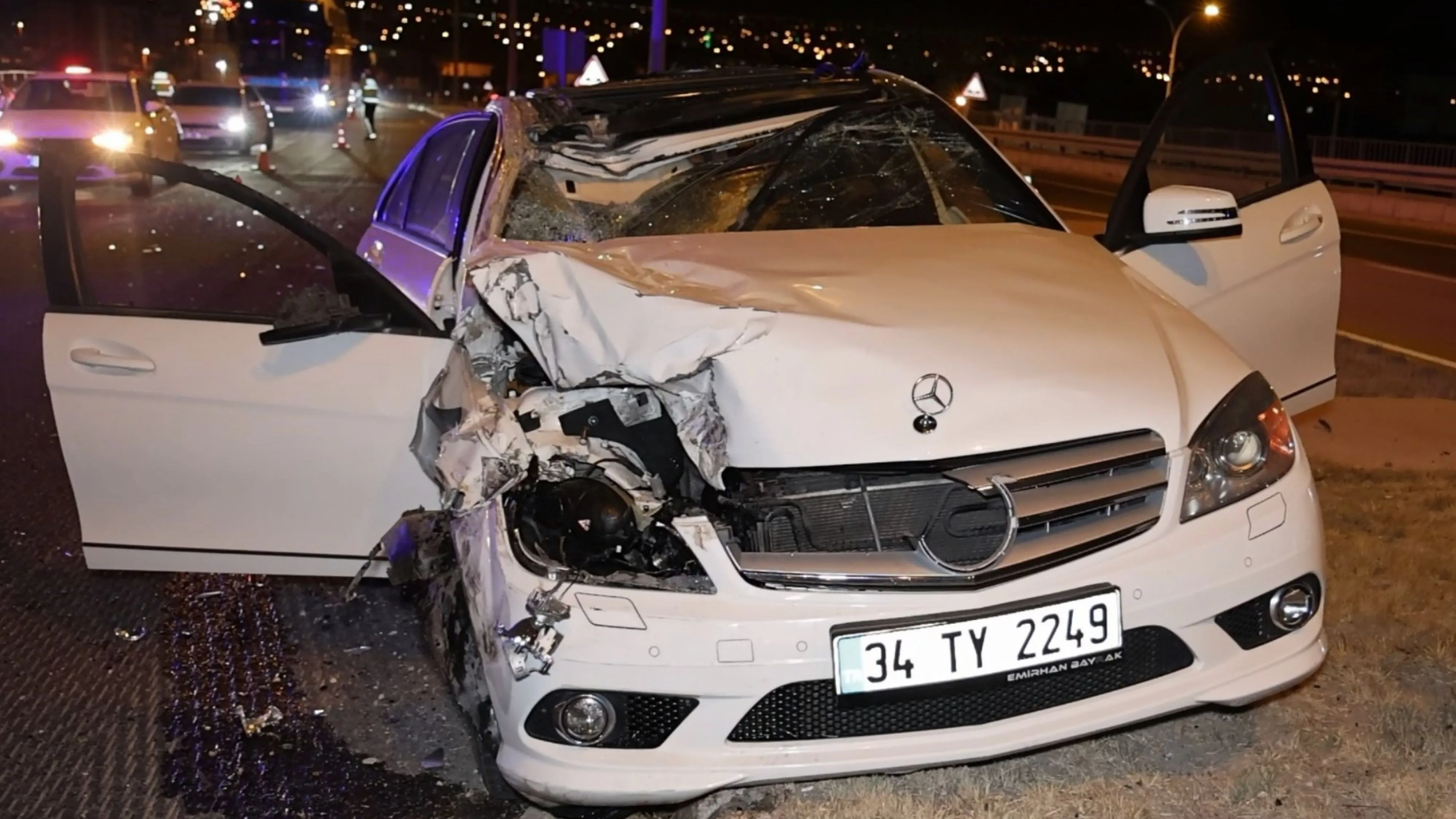 Aday sürücü alkollü araç kullandı, tıra arkadan çarptı: Ehliyeti daimi olarak iptal edildi