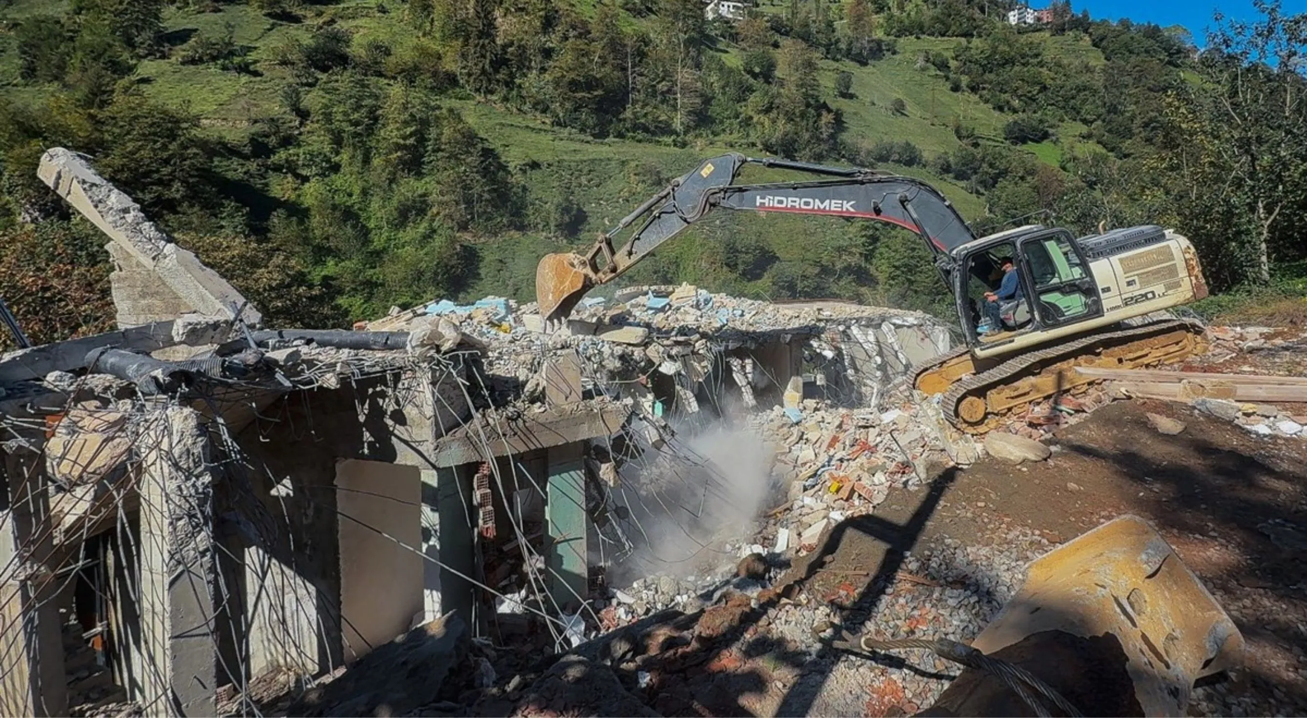 Fırtına Vadisi’nde izinsiz ve riskli 70 yapı kaldırıldı