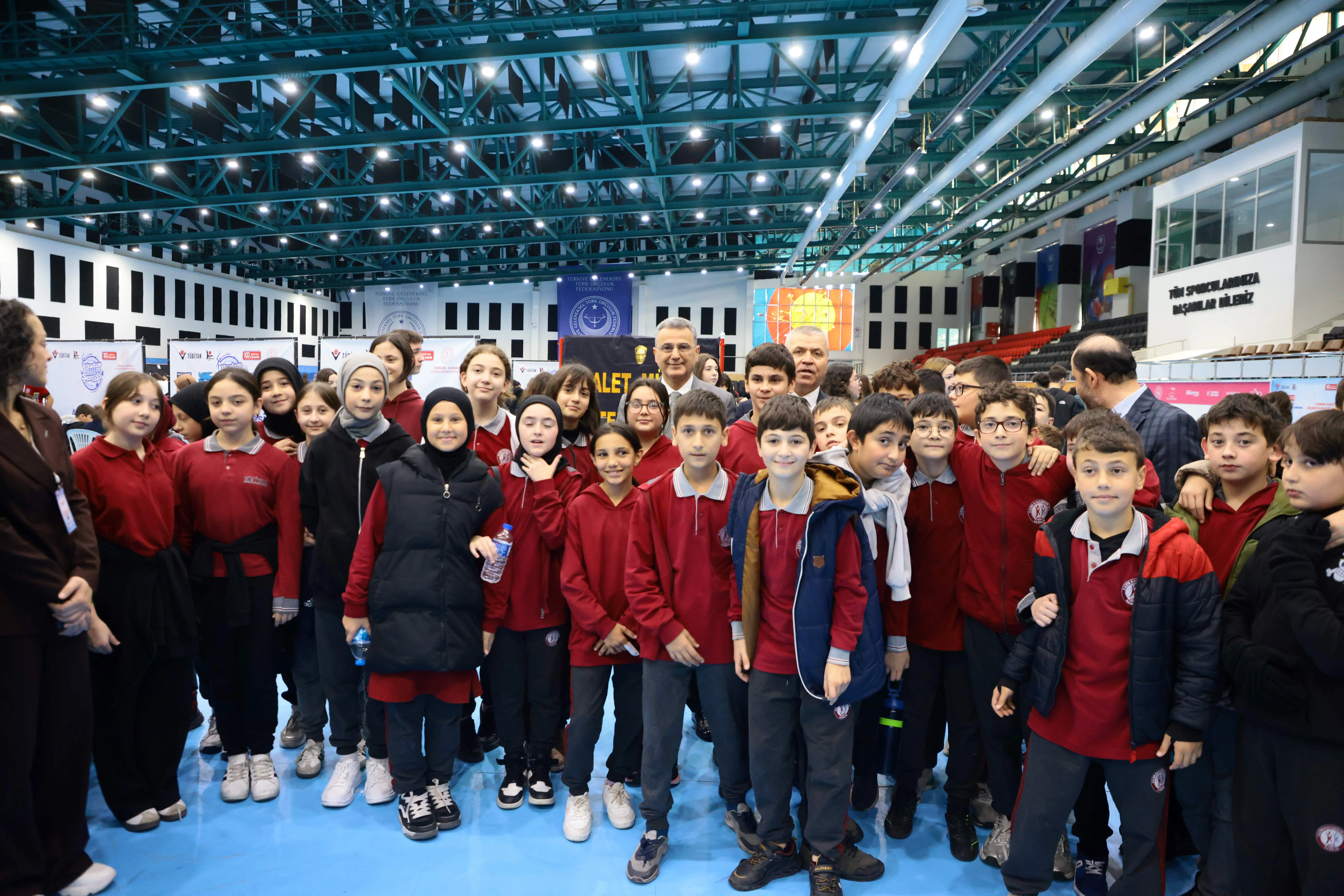 İlkadım Belediye Başkanı Kurnaz'dan bilim şenliğine ziyaret